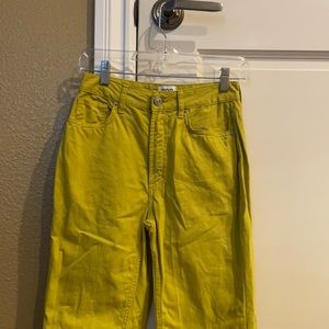BDG Chartreuse Mom Pant in Size 25